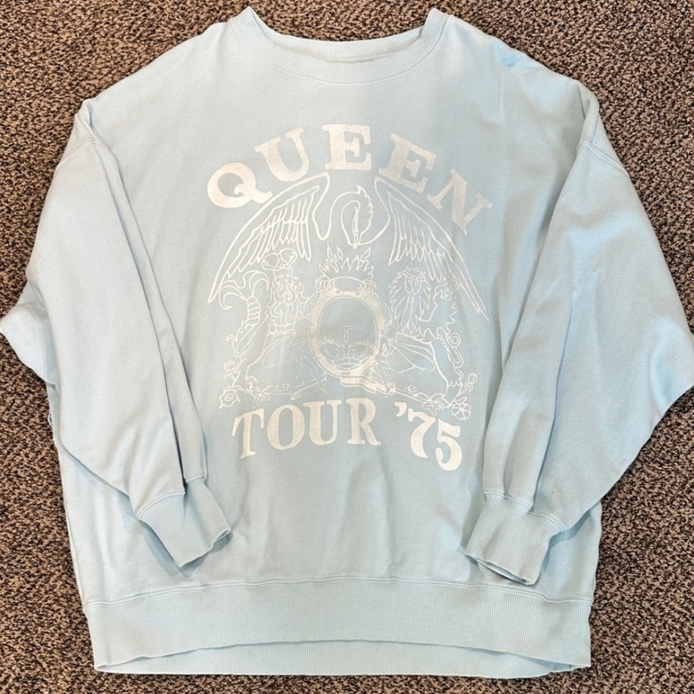 American Eagle Outfitters Light Blue Queen Tour '75 Sweatshirt